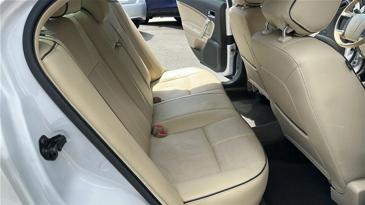 Lincoln MKZ  2012