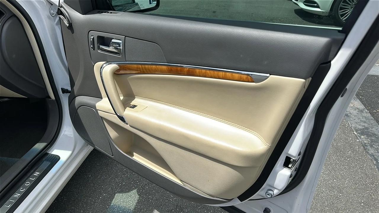 Lincoln MKZ  2012