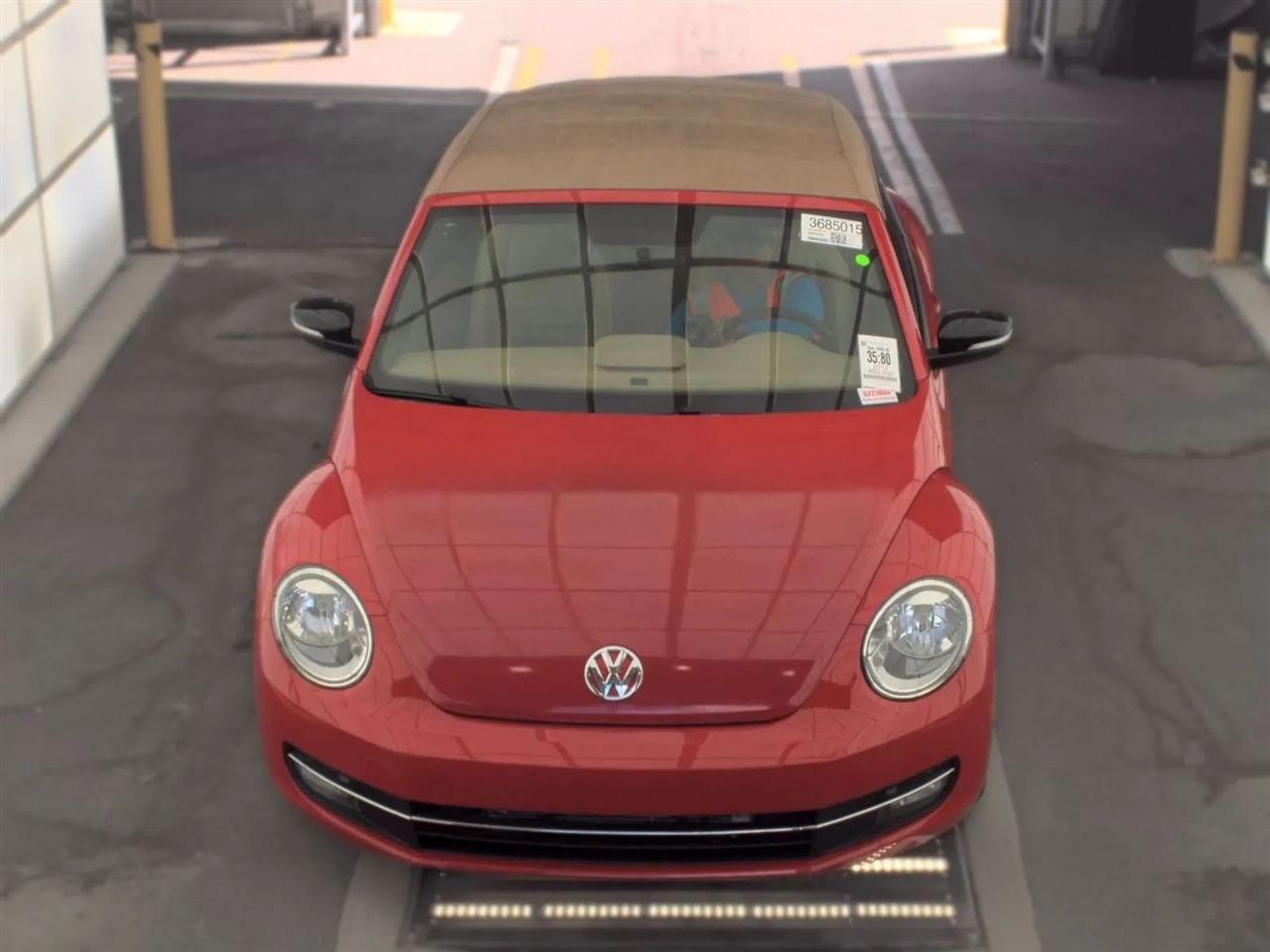 Volkswagen Beetle Convertible  2013