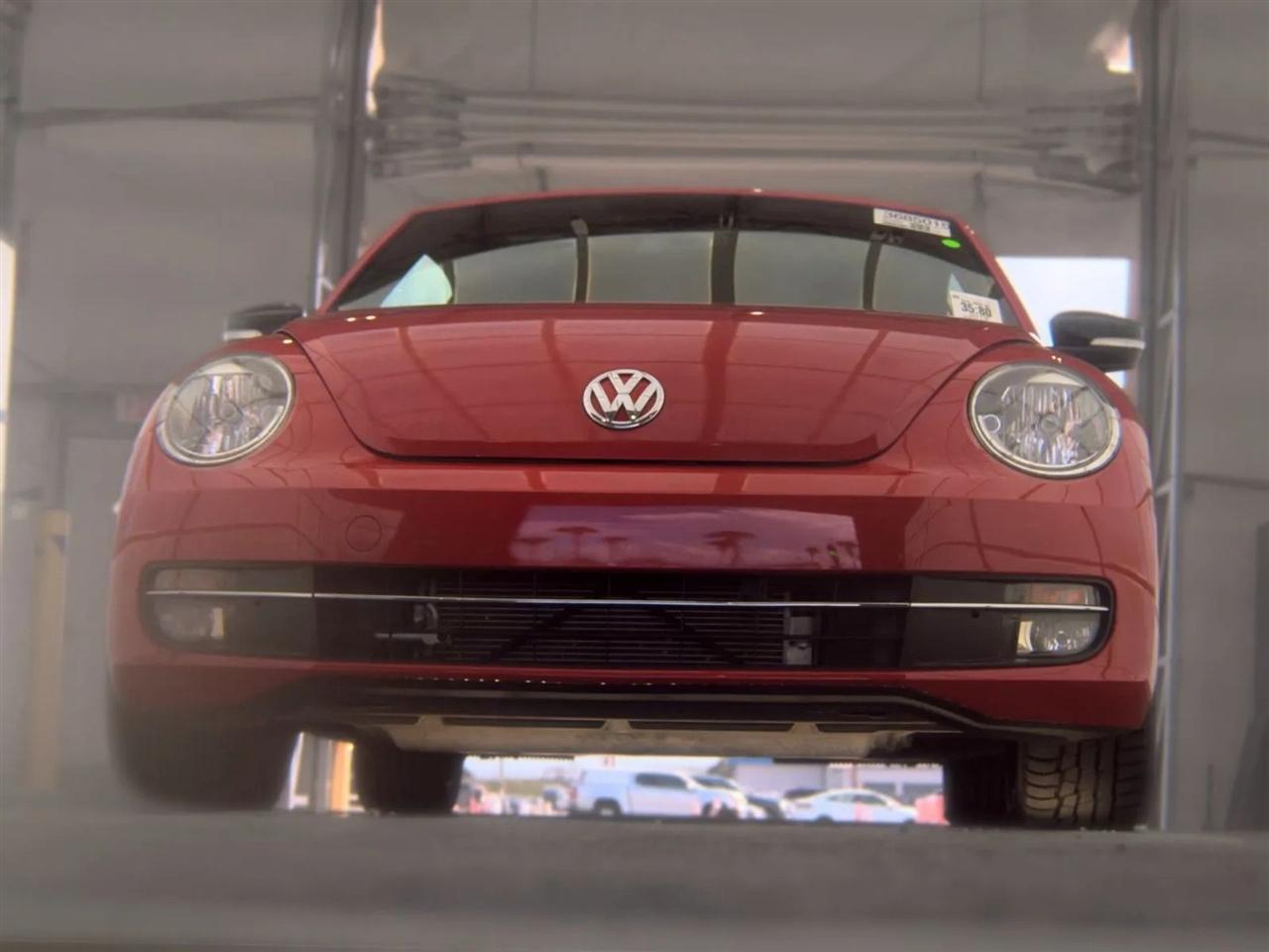 Volkswagen Beetle Convertible  2013