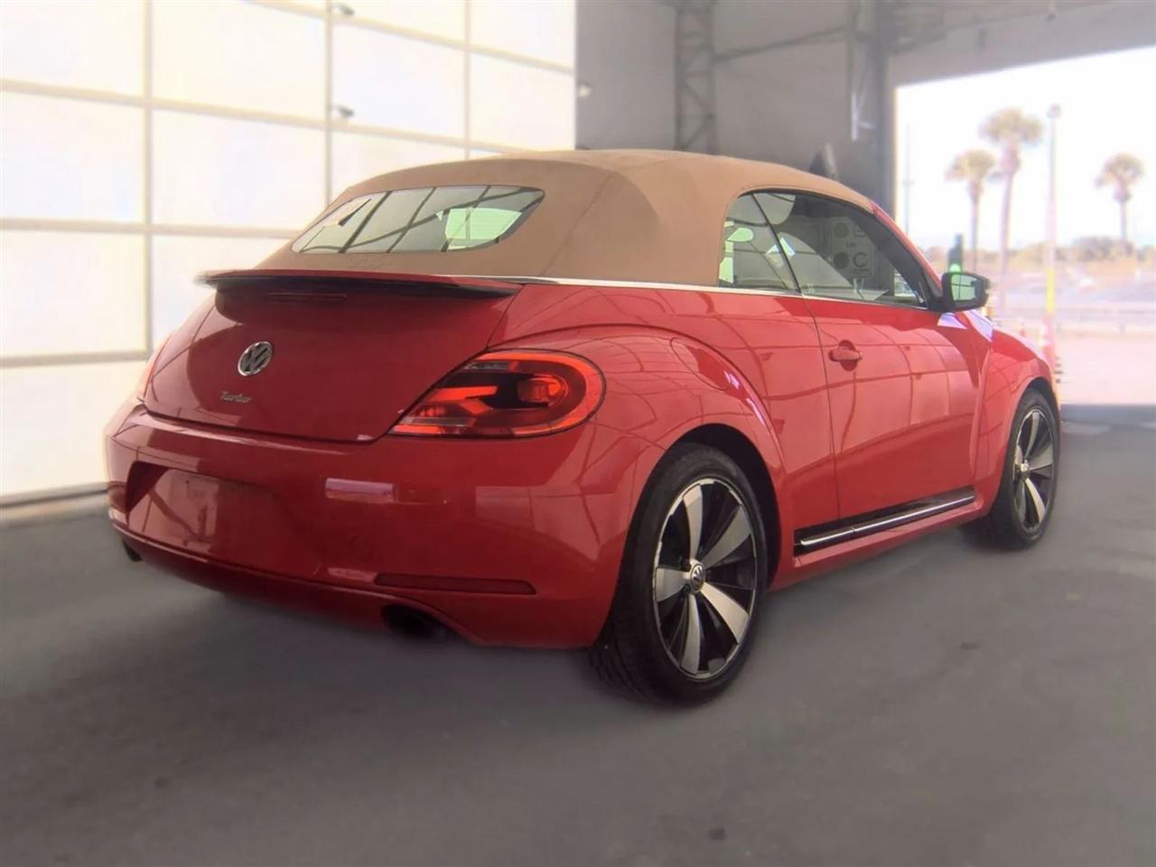Volkswagen Beetle Convertible  2013