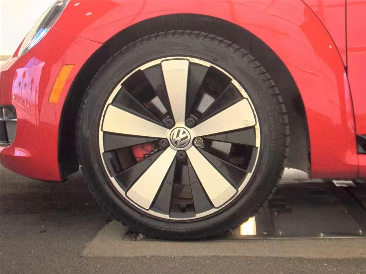 Volkswagen Beetle Convertible  2013