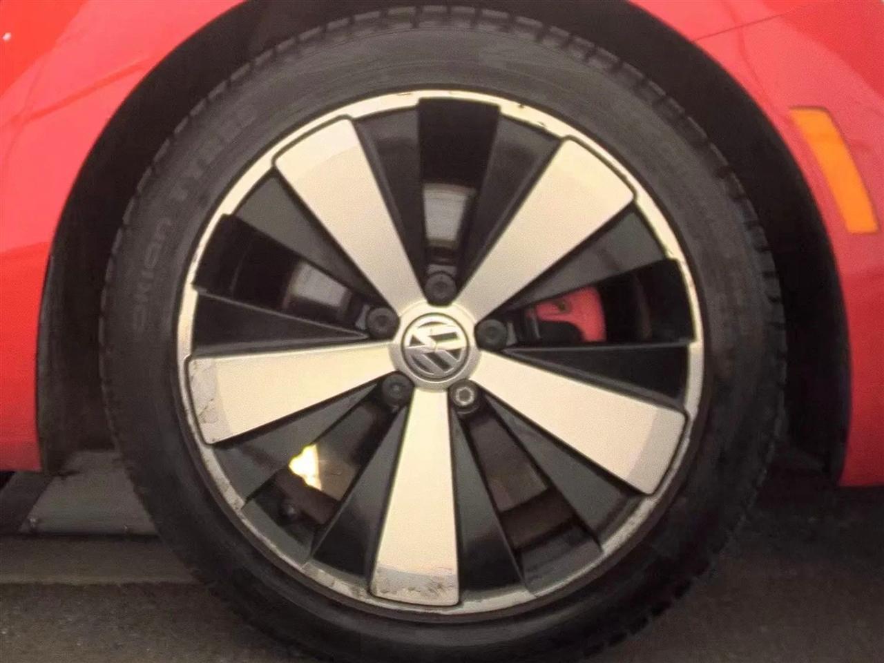 Volkswagen Beetle Convertible  2013