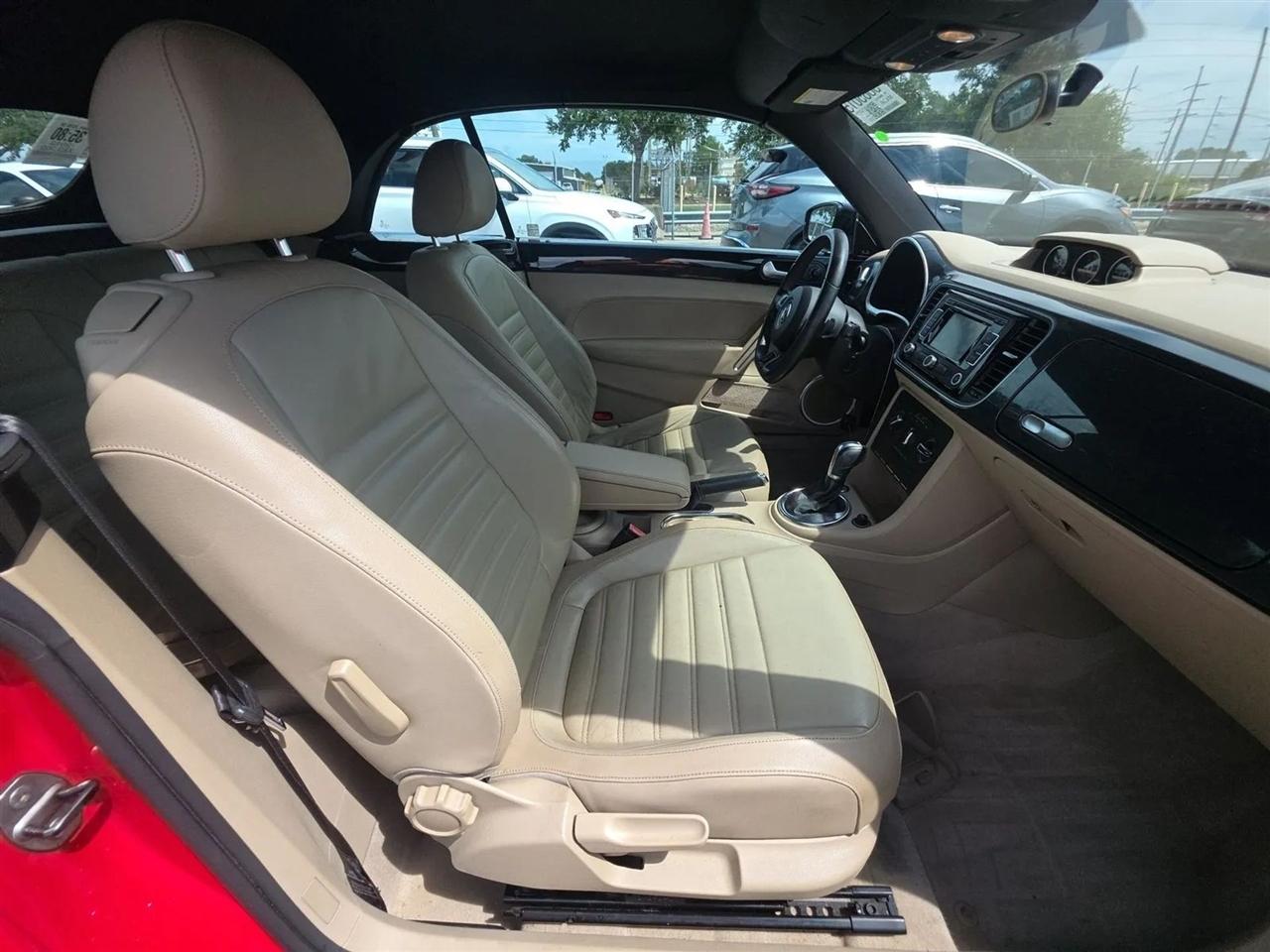 Volkswagen Beetle Convertible  2013
