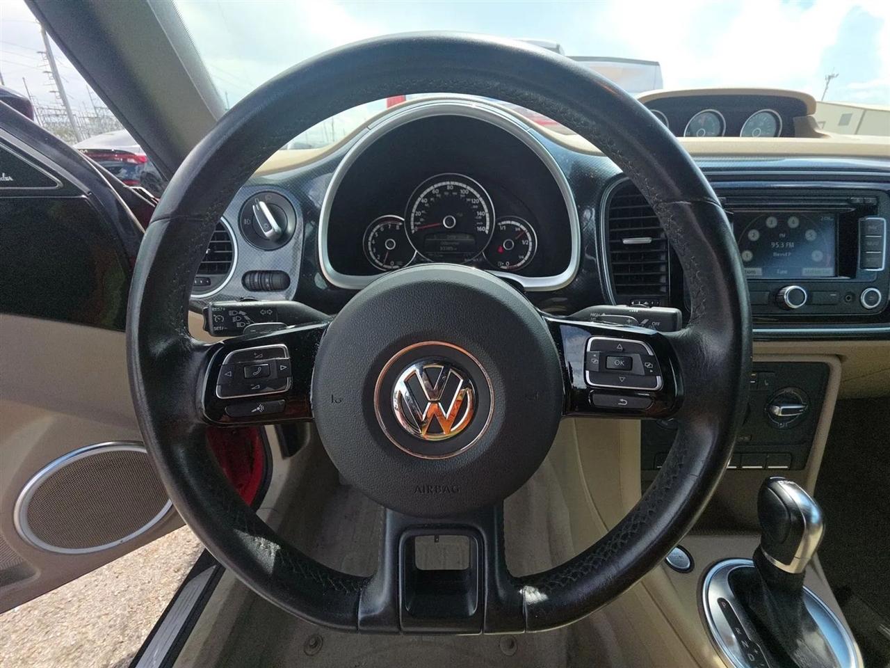 Volkswagen Beetle Convertible  2013