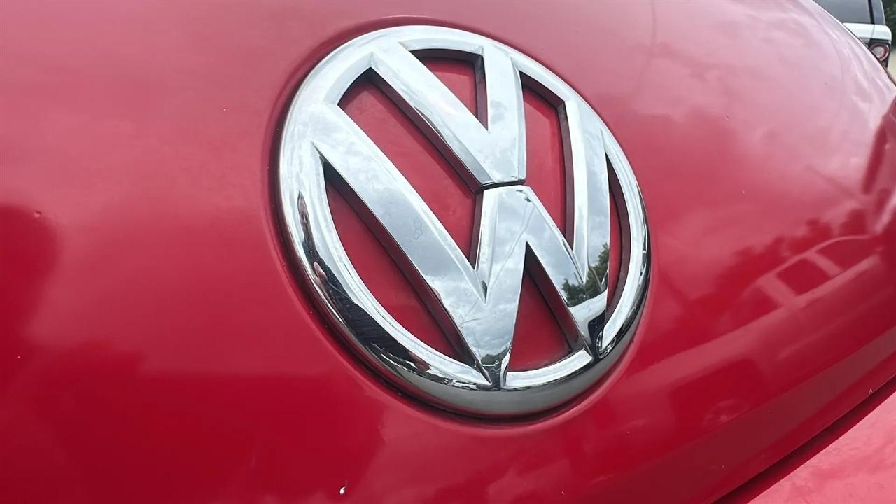 Volkswagen Beetle Convertible  2013