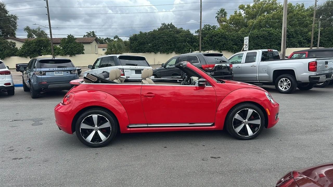 Volkswagen Beetle Convertible  2013