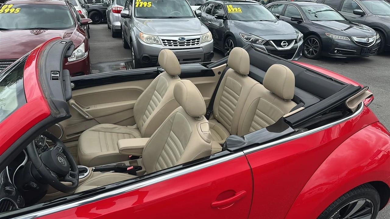 Volkswagen Beetle Convertible  2013