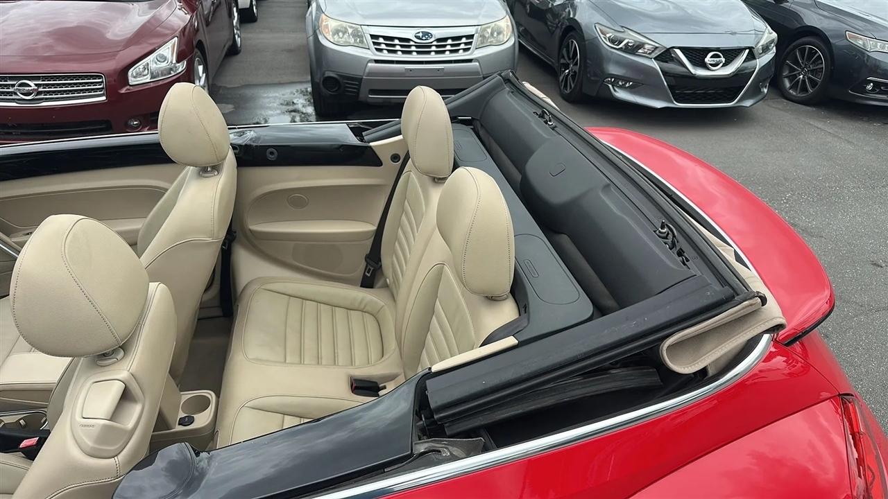 Volkswagen Beetle Convertible  2013