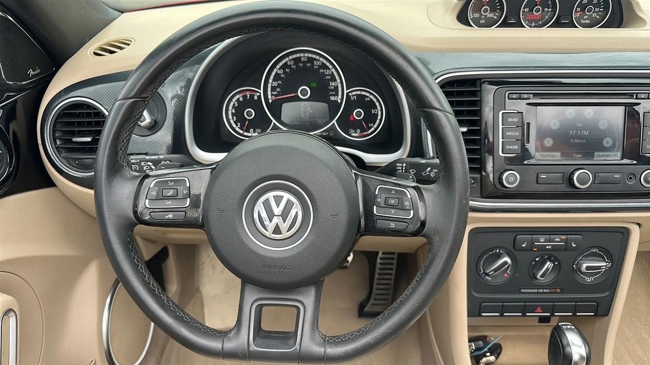 Volkswagen Beetle Convertible  2013