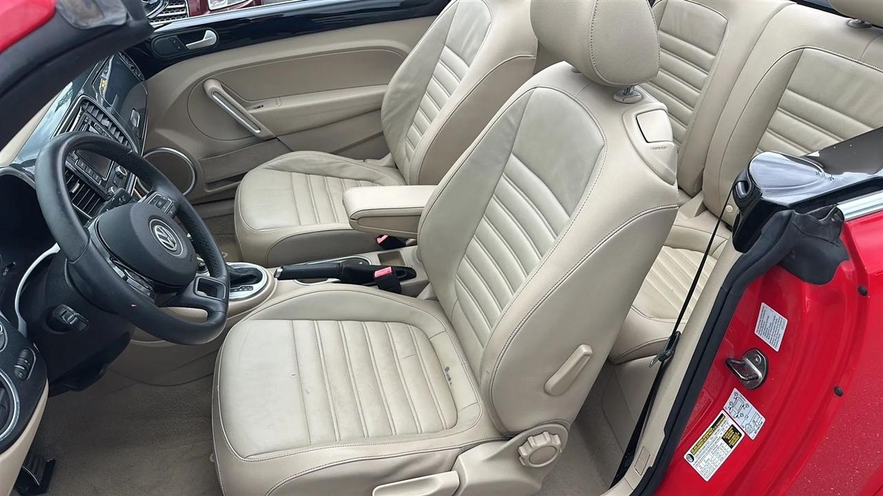Volkswagen Beetle Convertible  2013