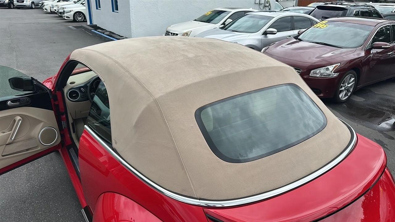 Volkswagen Beetle Convertible  2013