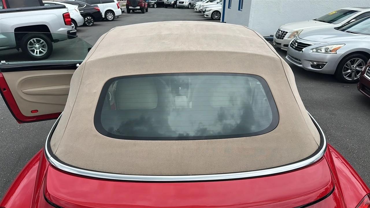 Volkswagen Beetle Convertible  2013