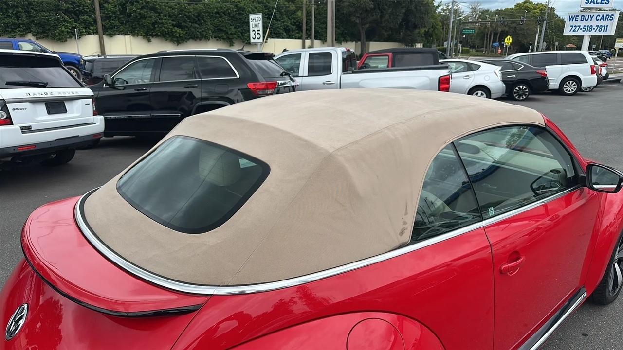 Volkswagen Beetle Convertible  2013