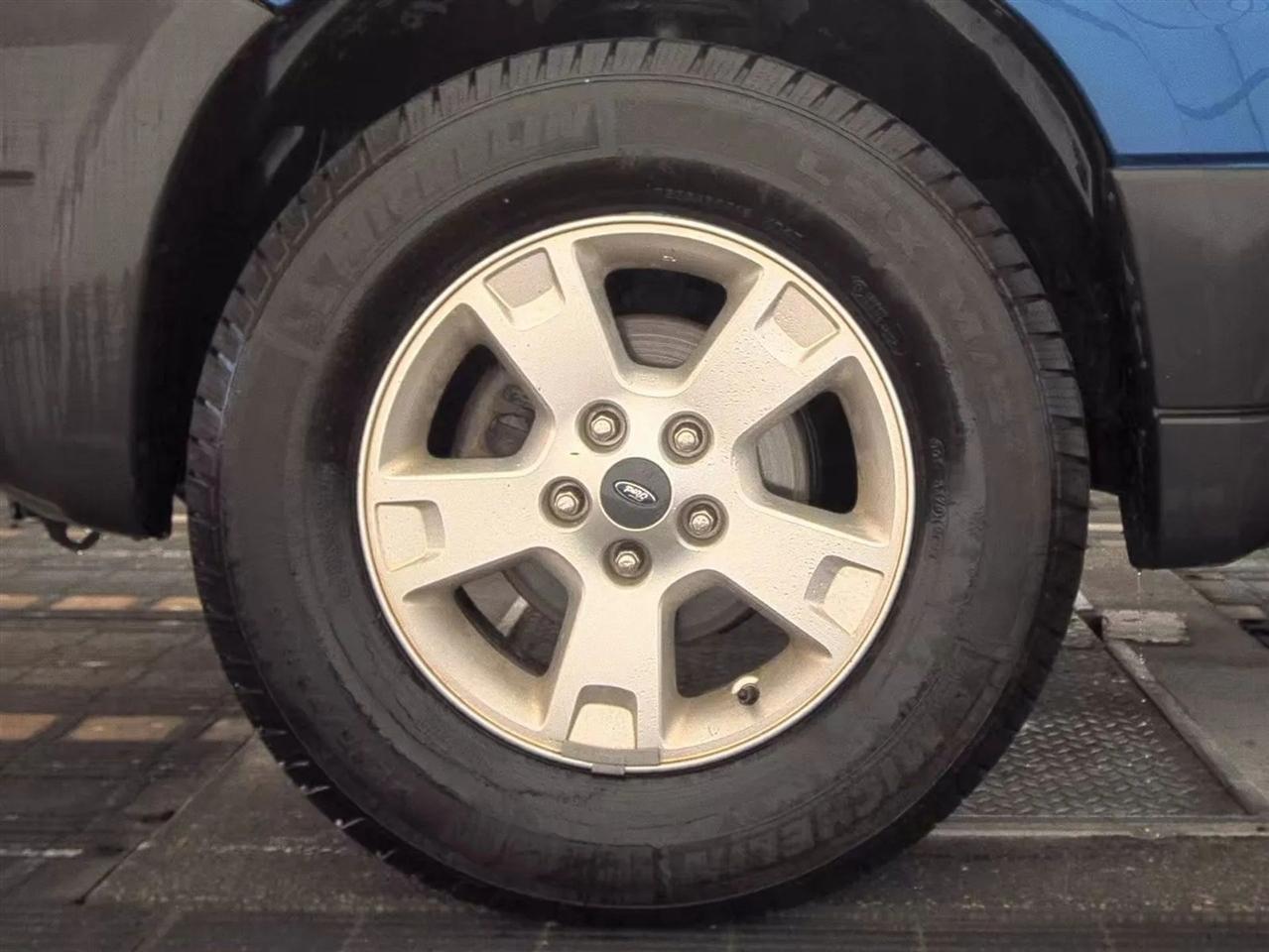 Ford Escape  2007