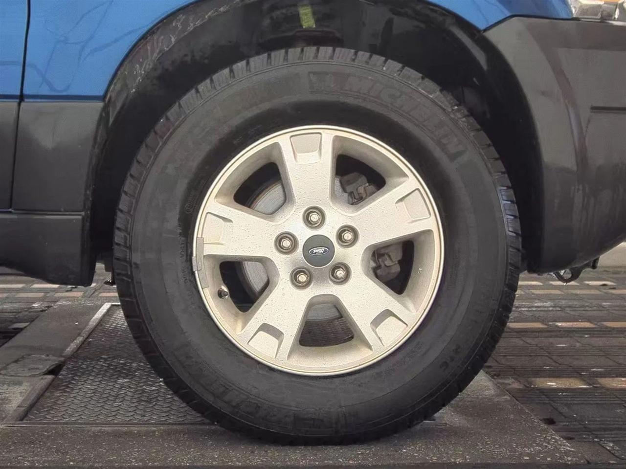 Ford Escape  2007