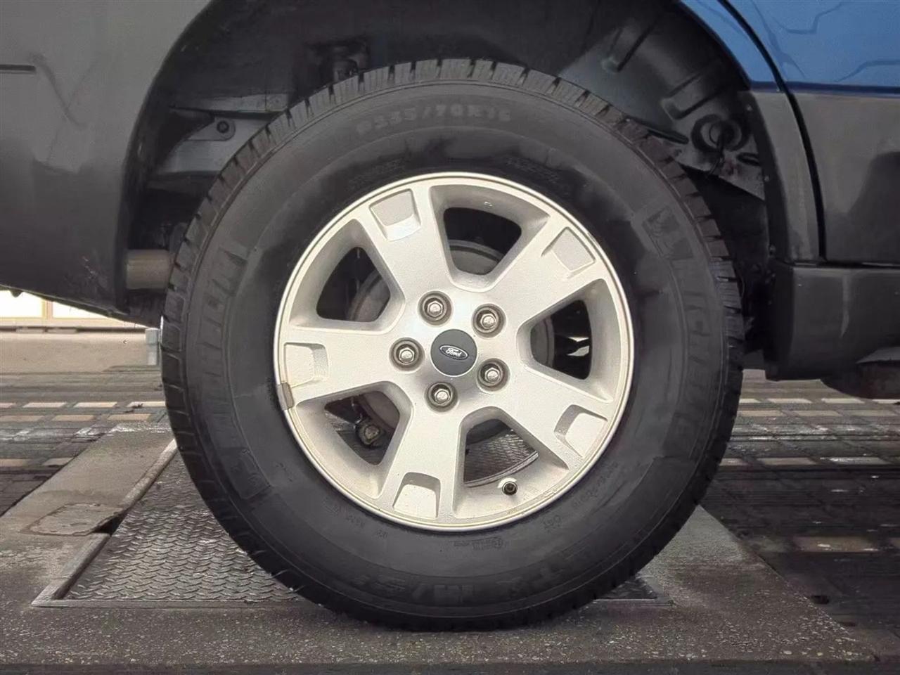 Ford Escape  2007