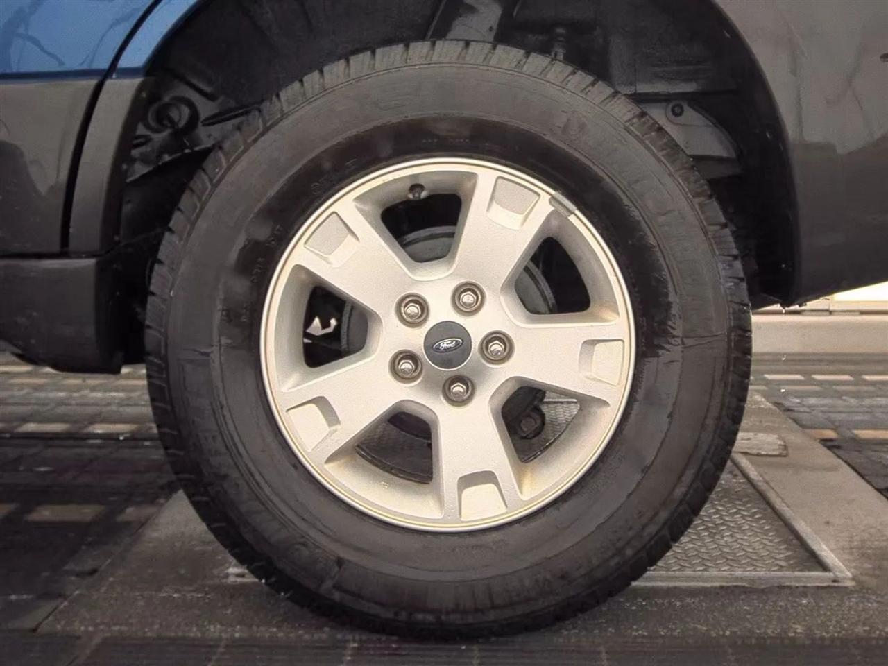 Ford Escape  2007