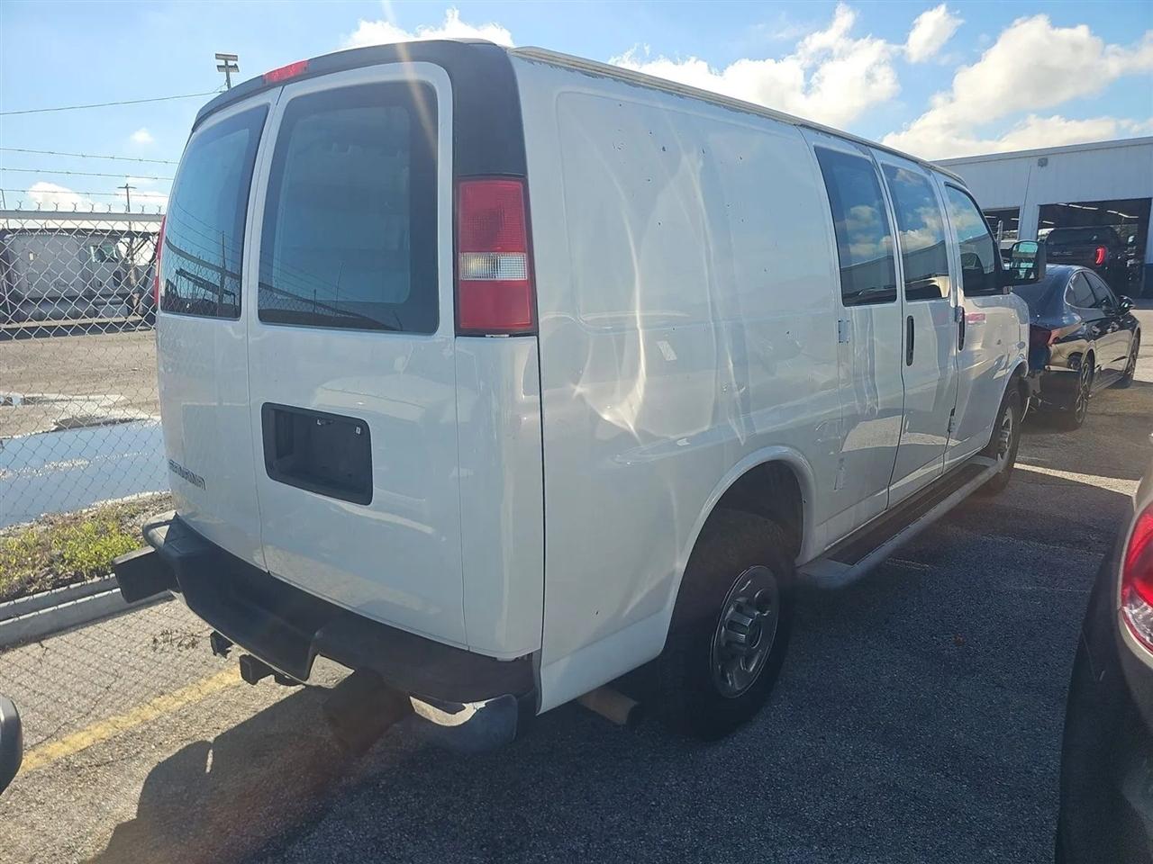 GMC Savana Cargo Van  2015