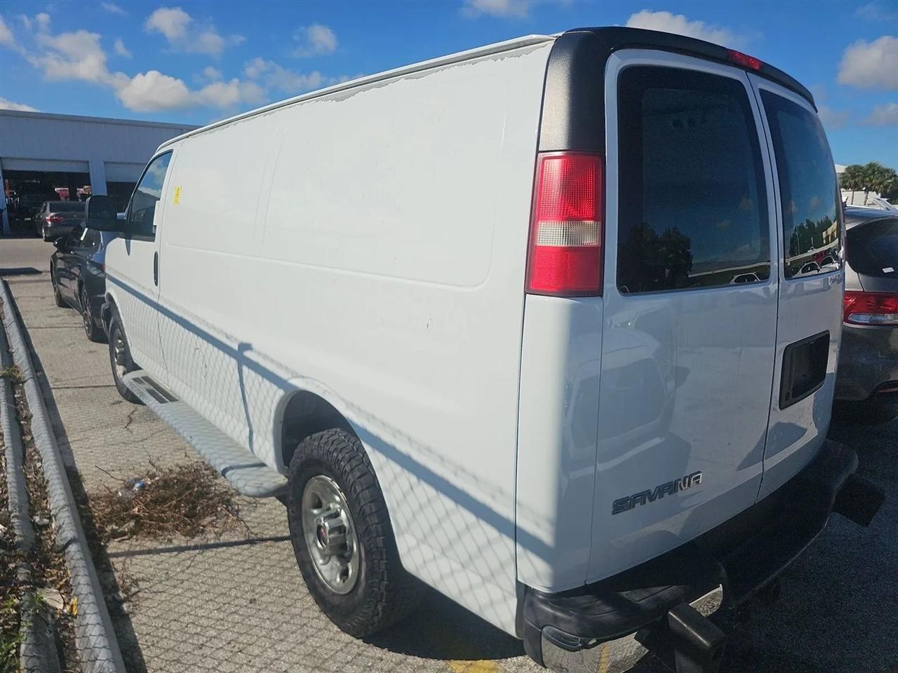 GMC Savana Cargo Van  2015