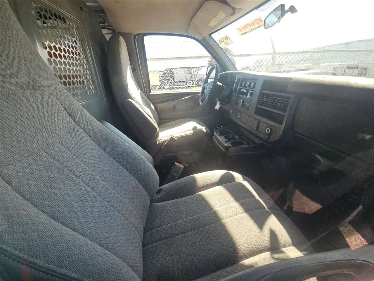 GMC Savana Cargo Van  2015