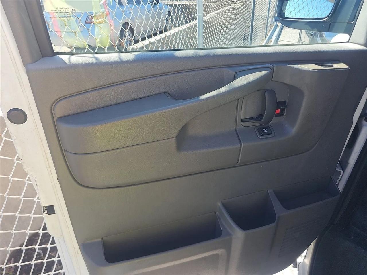 GMC Savana Cargo Van  2015