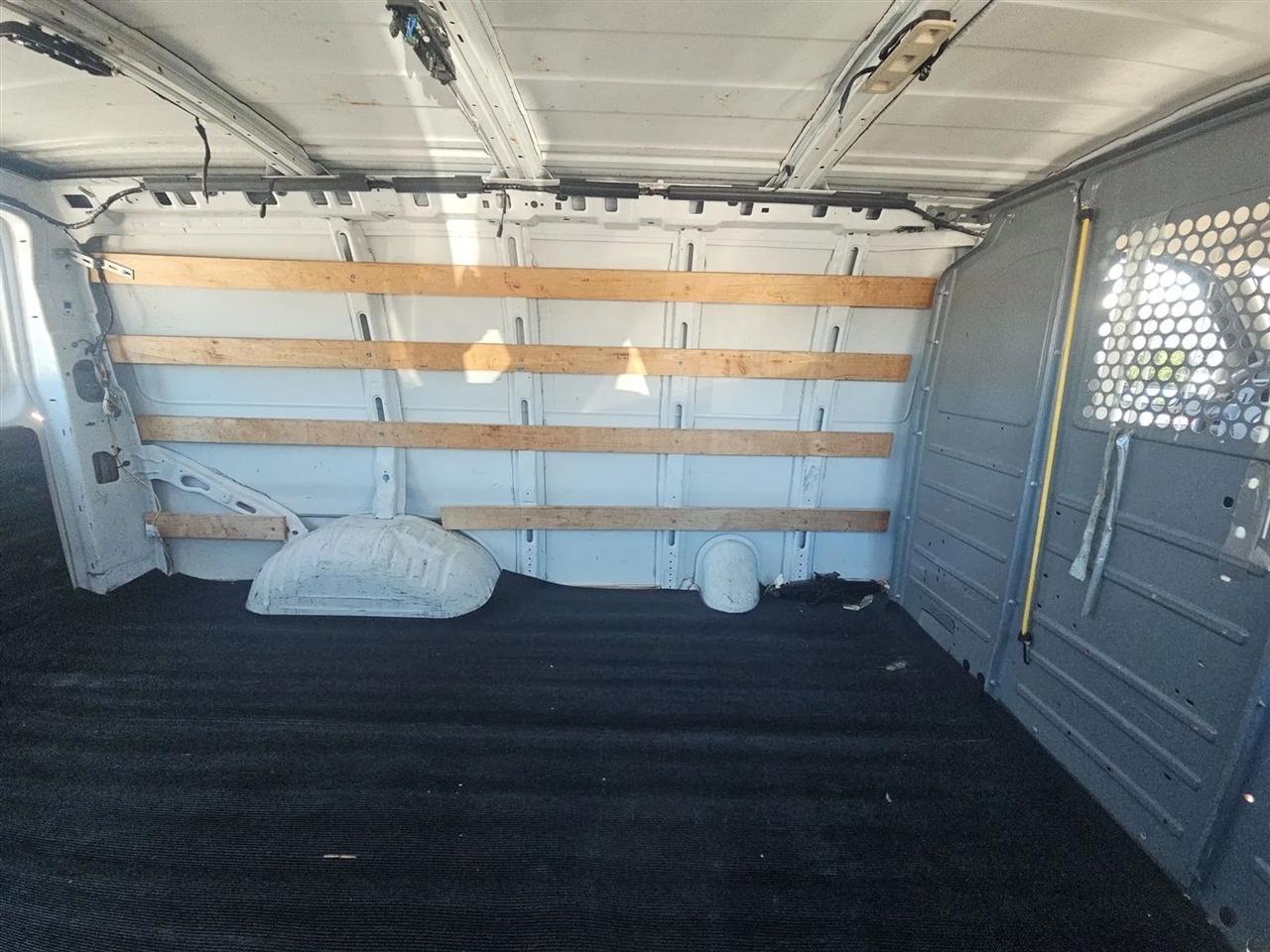 GMC Savana Cargo Van  2015