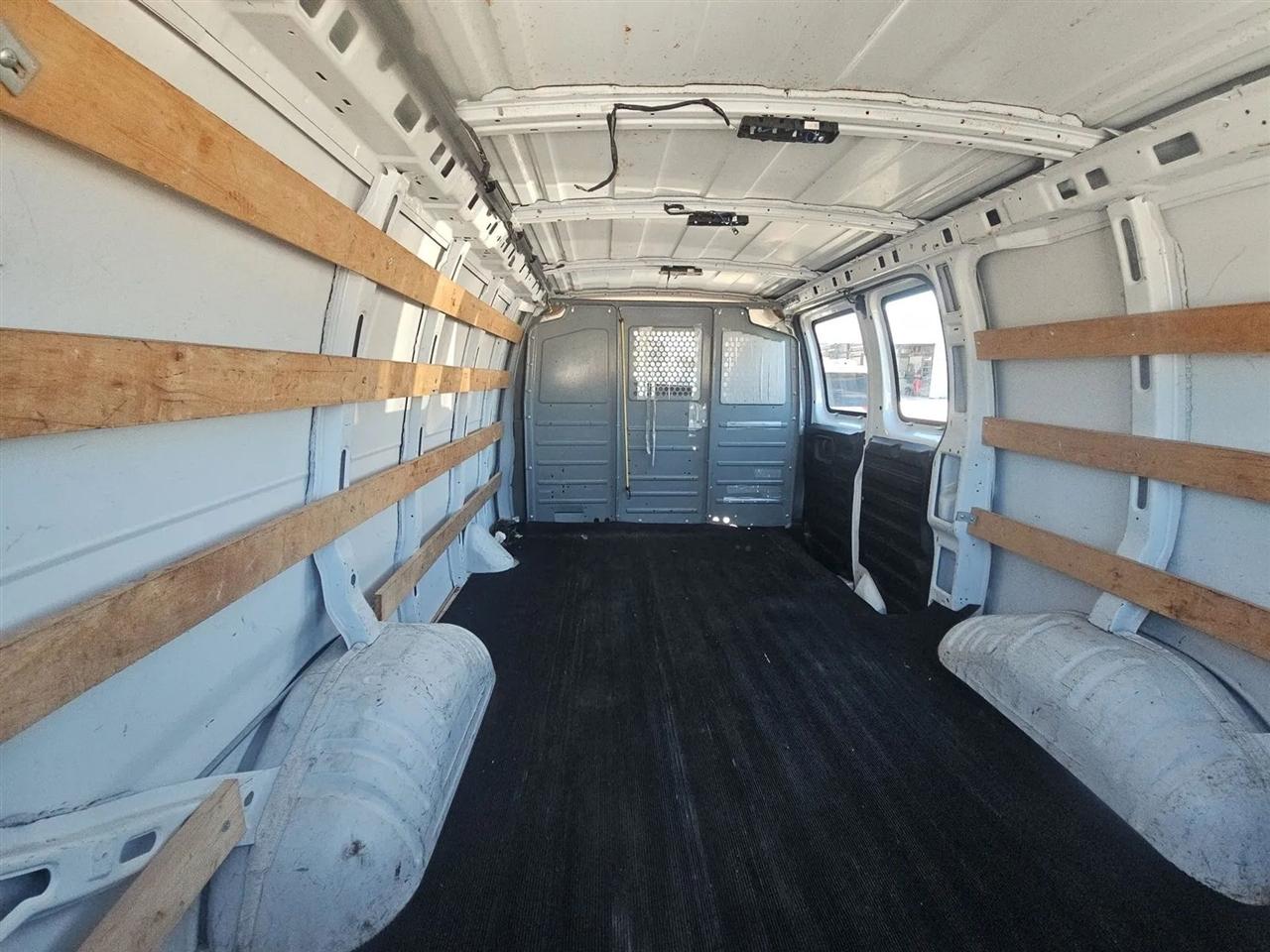 GMC Savana Cargo Van  2015