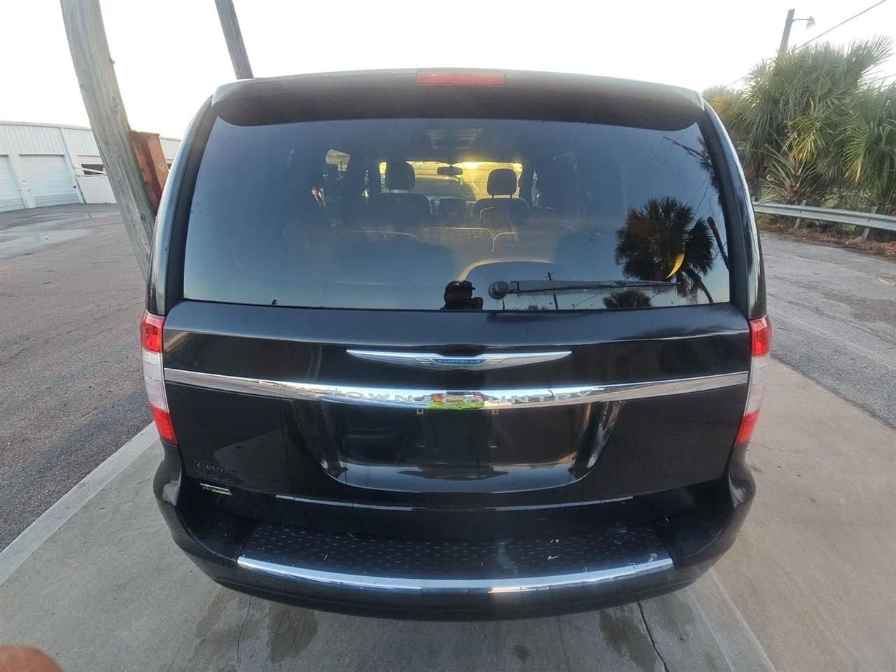 Chrysler Town & Country  2012