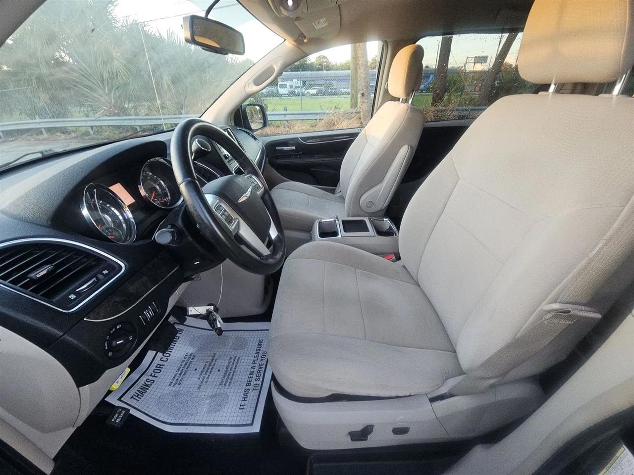 Chrysler Town & Country  2012