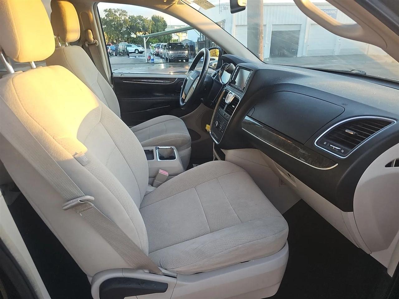 Chrysler Town & Country  2012