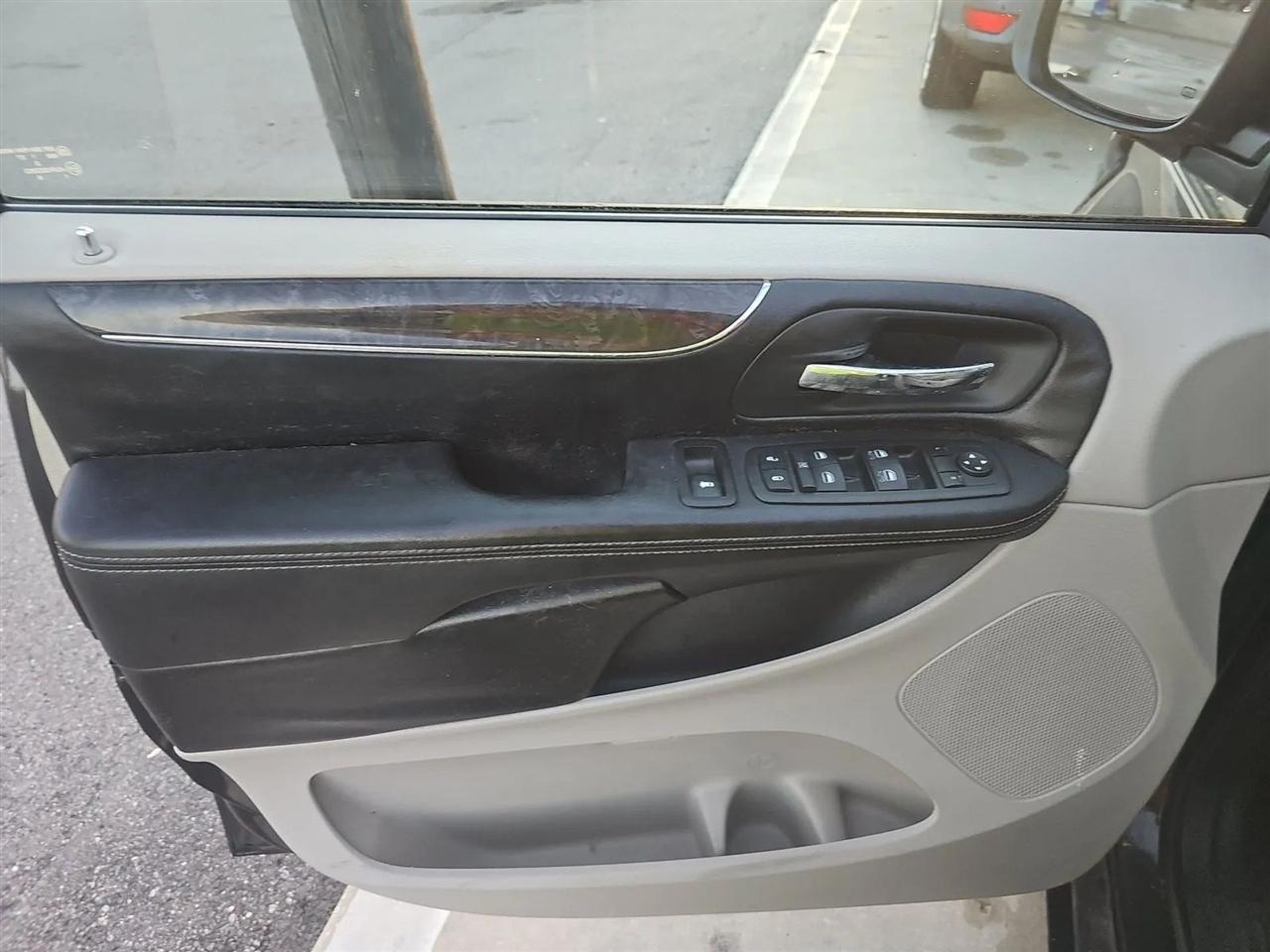 Chrysler Town & Country  2012