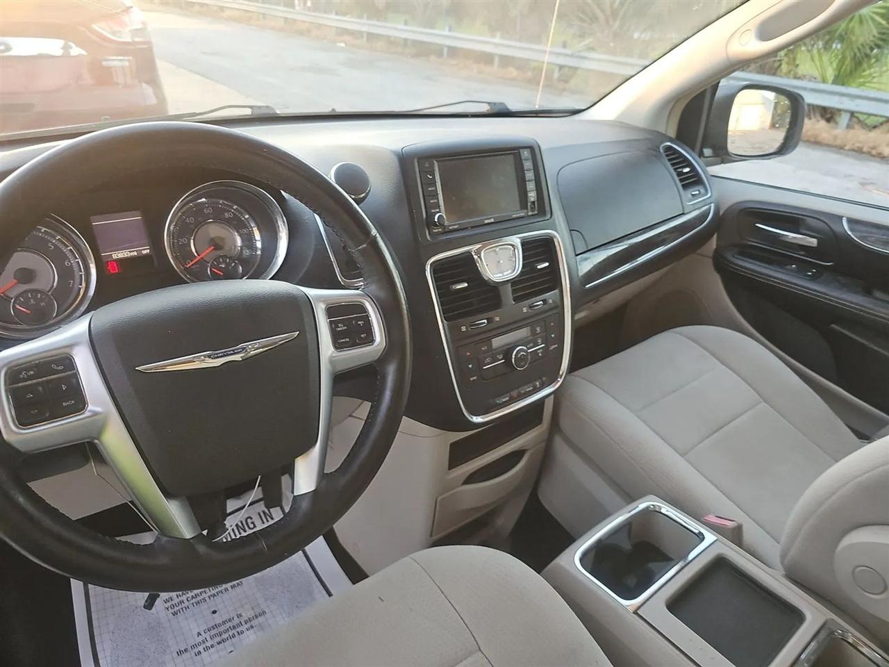 Chrysler Town & Country  2012
