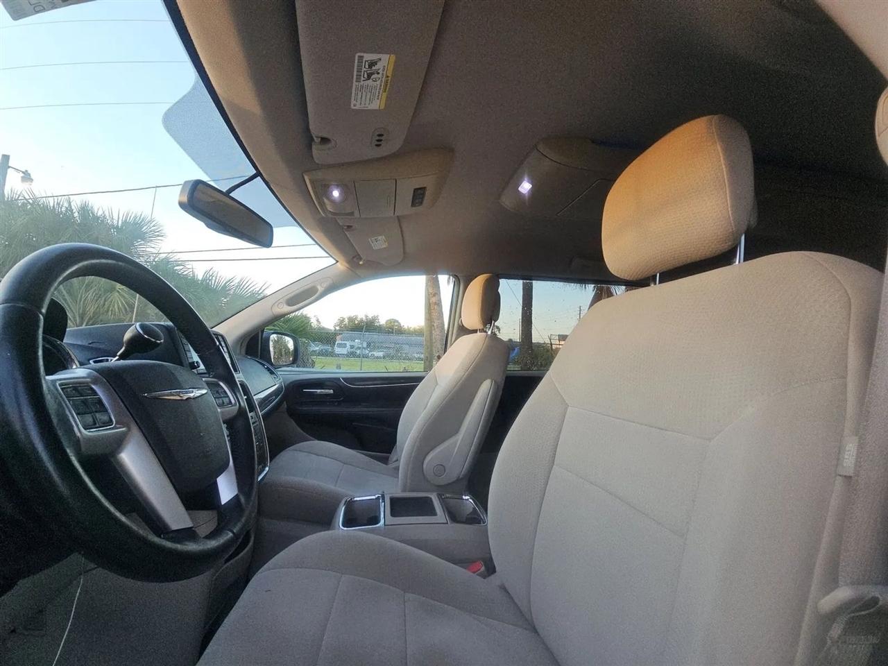 Chrysler Town & Country  2012