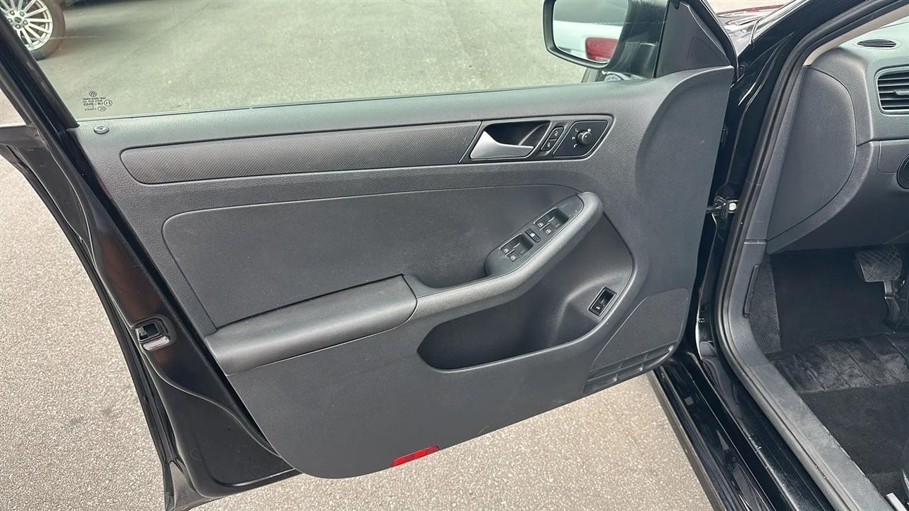 Volkswagen Jetta Sedan  2013