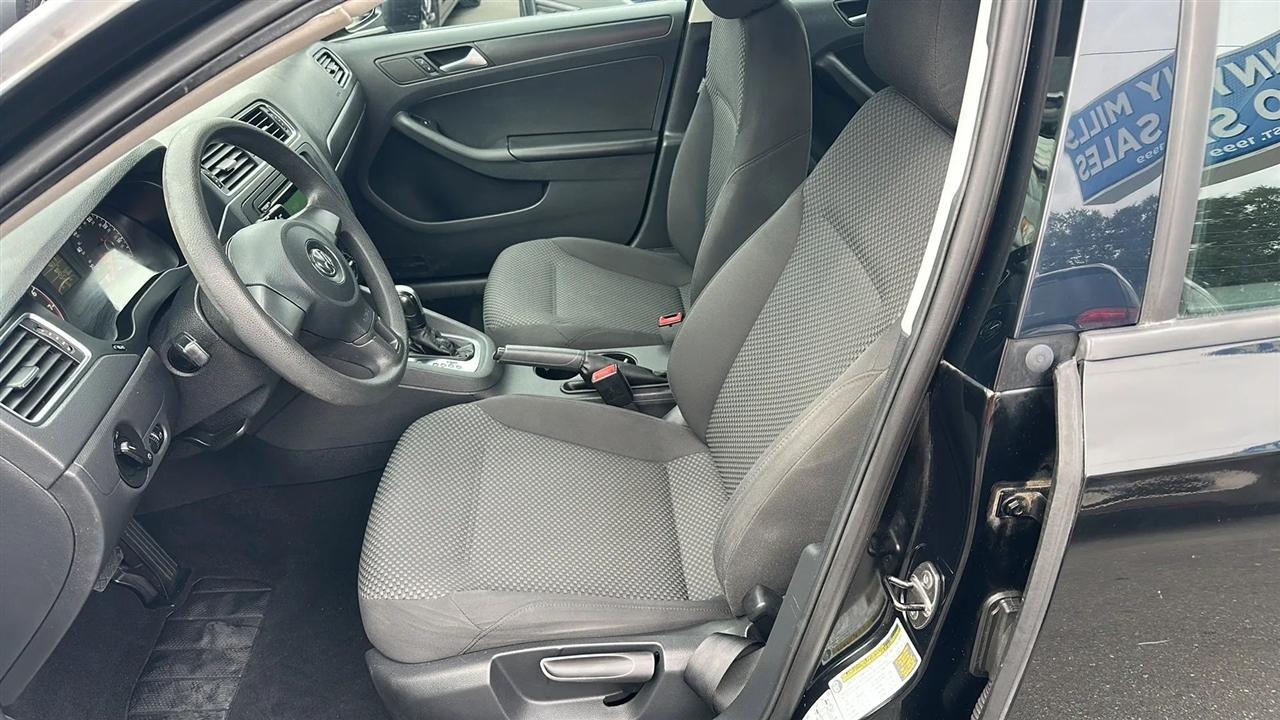 Volkswagen Jetta Sedan  2013