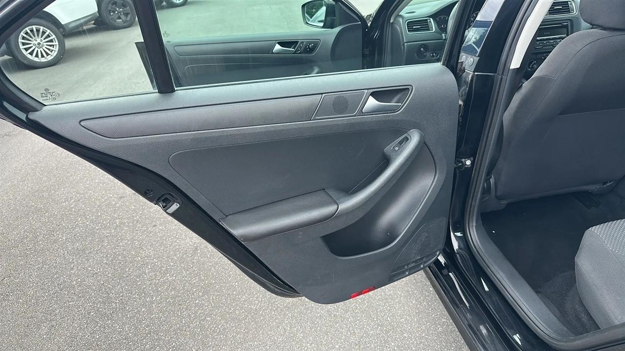 Volkswagen Jetta Sedan  2013
