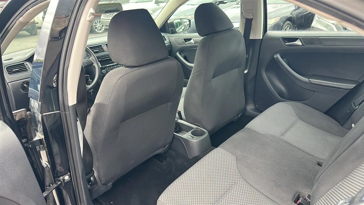 Volkswagen Jetta Sedan  2013