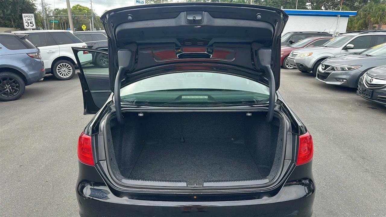 Volkswagen Jetta Sedan  2013