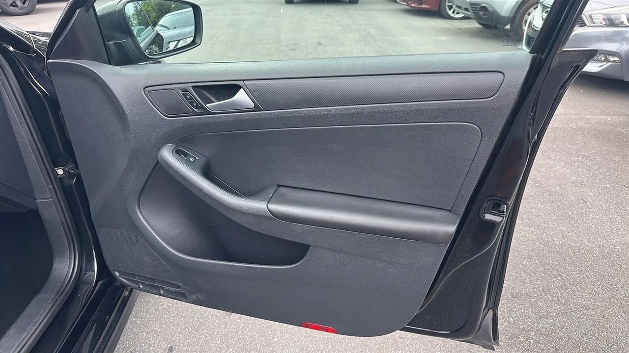 Volkswagen Jetta Sedan  2013
