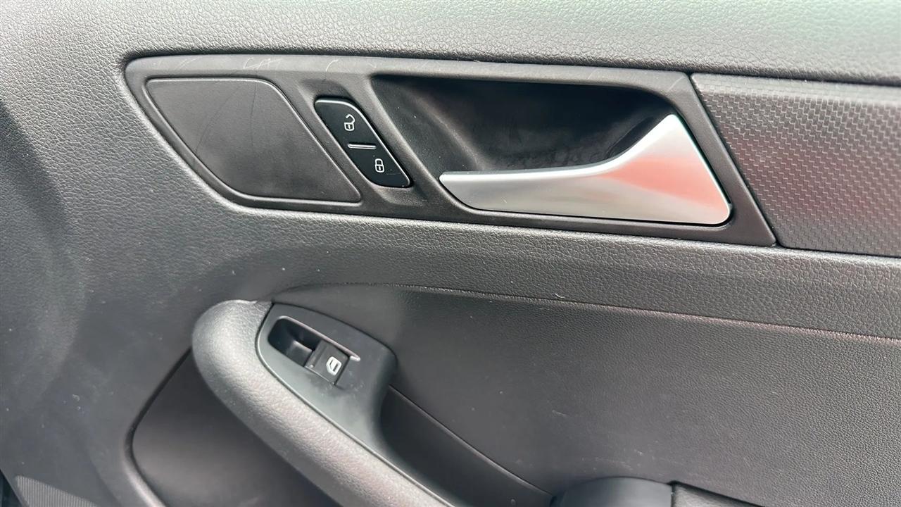 Volkswagen Jetta Sedan  2013