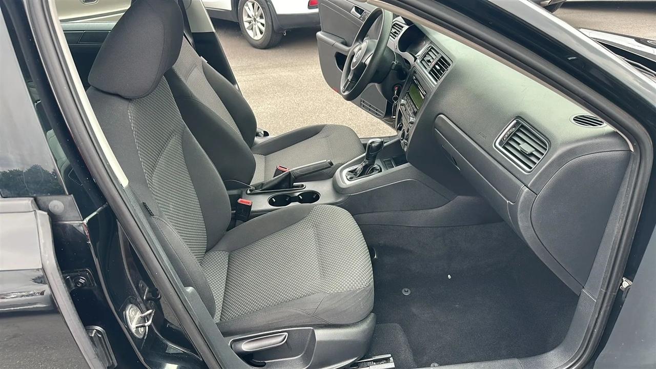 Volkswagen Jetta Sedan  2013