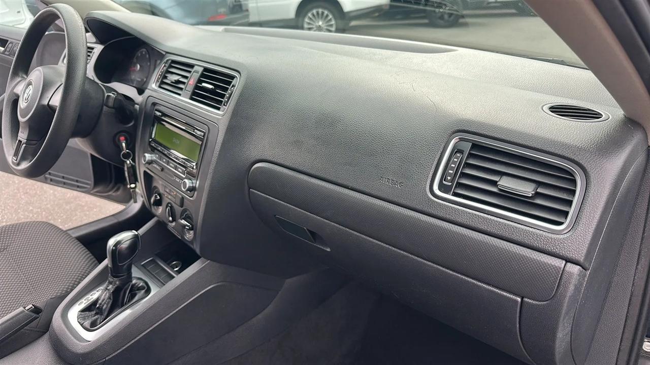 Volkswagen Jetta Sedan  2013