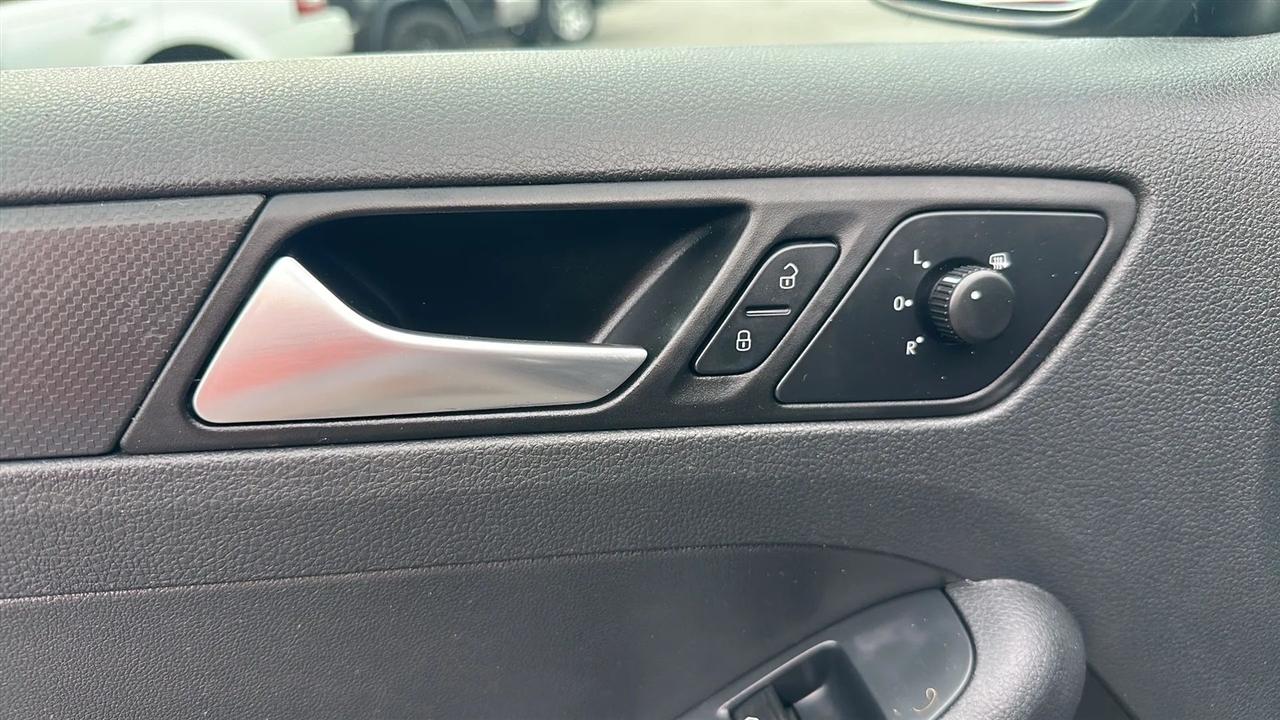 Volkswagen Jetta Sedan  2013