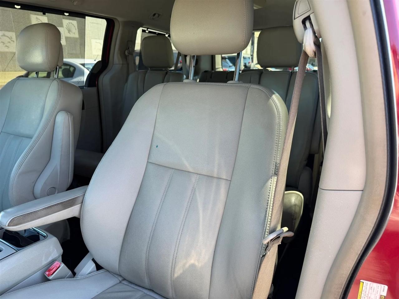 Chrysler Town & Country  2013