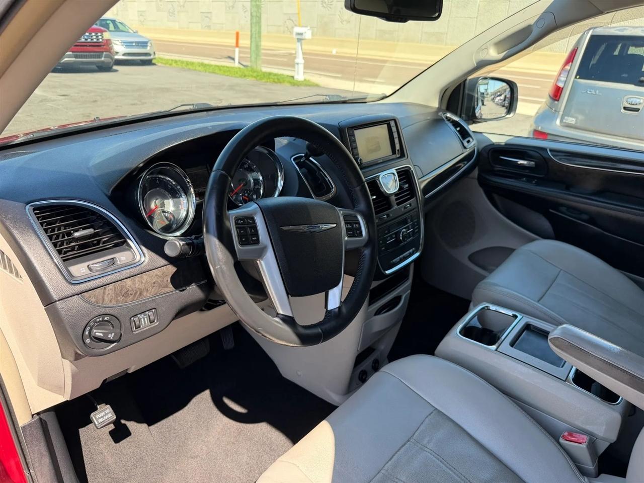 Chrysler Town & Country  2013