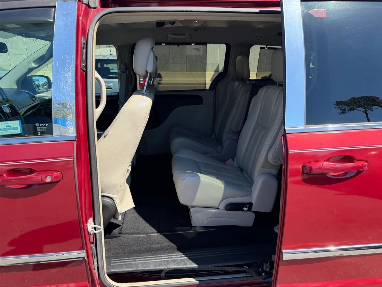 Chrysler Town & Country  2013