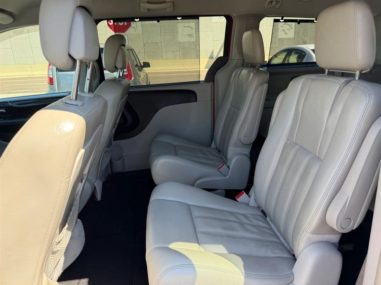 Chrysler Town & Country  2013