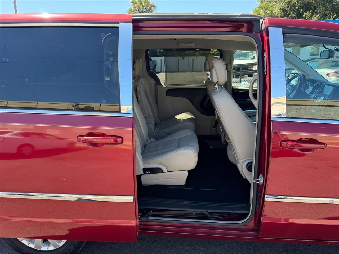 Chrysler Town & Country  2013
