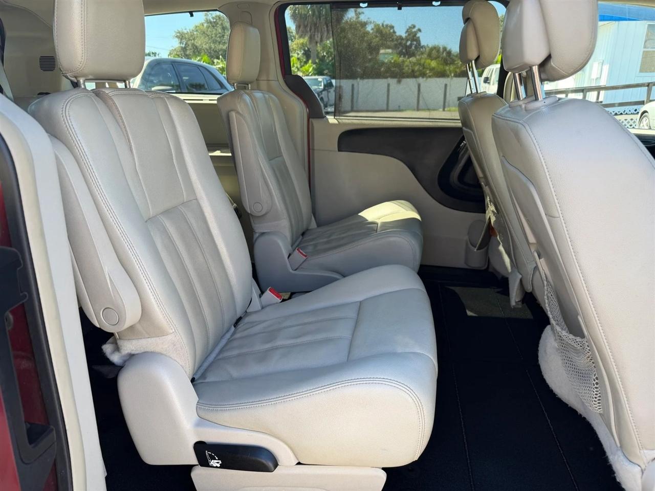 Chrysler Town & Country  2013